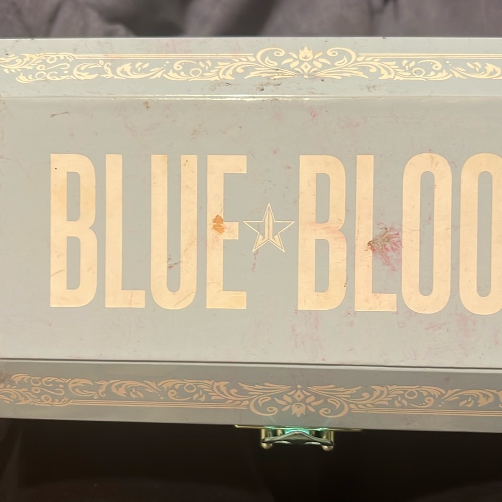 Jeffree star blue blood palette